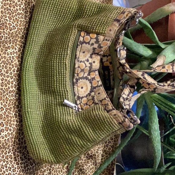 Cute lightly used Green Jute bag perfect for the season. It has 3 inside pockets - Picture 4 of 10